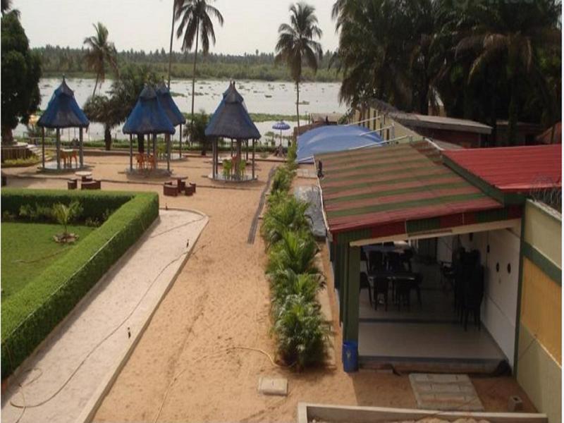Whispering Palms Resort Magbon エクステリア 写真